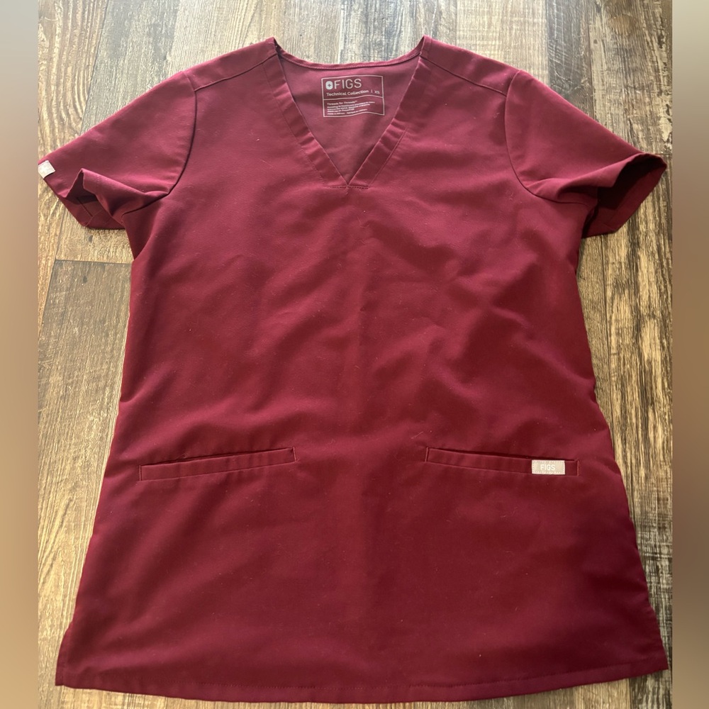 Figs scrub top